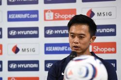 HLV Gavin Lee: 'Singapore c&oacute; thể tự h&agrave;o, nhưng chưa được ph&eacute;p h&agrave;i l&ograve;ng'