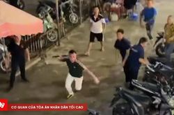 Hai nhóm thanh niên hỗn chiến tại nhà hàng trong đêm ở Hà Nội