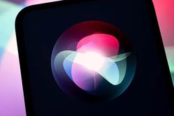 C&aacute;ch th&ocirc;ng b&aacute;o pin yếu tr&ecirc;n iPhone bằng Siri đơn giản