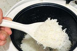 4 loại thức ăn không nên để trong tủ lạnh quá 2 ngày, cơm cũng có nguy cơ