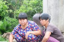 Xót xa hai chị em thiểu năng, bệnh tật nương tựa nhau tuổi xế chiều