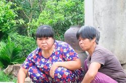 Xót xa hai chị em thiểu năng, bệnh tật nương tựa nhau tuổi xế chiều