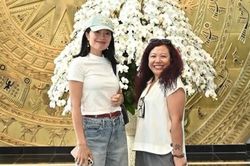 BTV Thời sự Diệp Anh bất ngờ trở lại VTV, đại úy Minh Hương gợi cảm trước biển