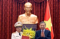 Thứ trưởng Bộ C&ocirc;ng an Đặng Hồng Đức được thăng h&agrave;m Thượng tướng