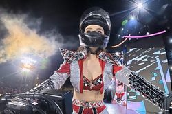 Hoa hậu Yến Nhi ngã xe mô tô gây xôn xao đêm chung kết Miss Grand Vietnam 2026