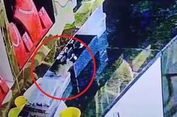 Vàng và kim cương bị mất, nhân viên cửa hàng sốc nặng khi biết thủ phạm
