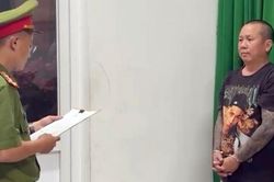 Lừa 'chạy án' cá độ bóng đá chiếm đoạt 500 triệu đồng, người đàn ông bị bắt khẩn cấp