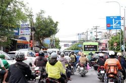 Bộ Xây dựng giải đáp lo ngại lắp nhiều đèn tín hiệu gây nhiễu loạn giao thông