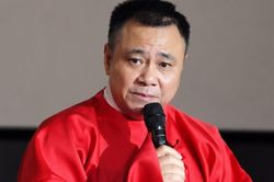 NSND Tự Long gây chú ý