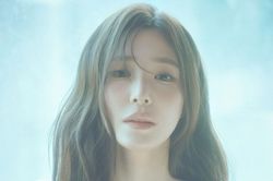 Tiffany Young báo tin buồn đến người hâm mộ