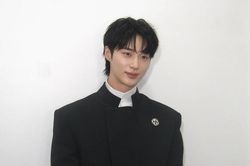 Byeon Woo Seok gây sốt với visual như bước ra từ truyện tranh