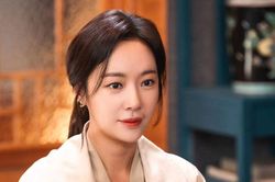 Hwang Jung Eum tái xuất sau ồn ào biển thủ 4,3 tỷ won