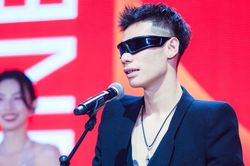 Rapper MCK gỡ bỏ 19 bài hát