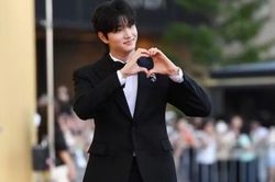 Kim Jae won vượt loạt đối thủ, giành cúp Nam diễn viên mới xuất sắc nhất Rồng Xanh 2026