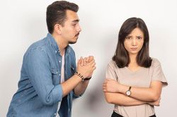 Tự tay đập tan mái ấm chỉ vì… chiếc 'mỏ hỗn'