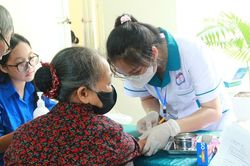 Hà Nội: Tăng đãi ngộ, tạo cú hích cho y tế cơ sở