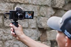 Sony ZV l&agrave; g&igrave; v&agrave; v&igrave; sao d&ograve;ng m&aacute;y n&agrave;y được thiết kế ri&ecirc;ng cho creator?