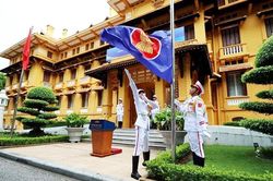 Lễ thượng cờ kỷ niệm 59 năm Ng&agrave;y th&agrave;nh lập ASEAN