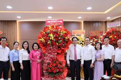 Phó Bí thư Thường trực Thành ủy Nguyễn Khắc Toàn thăm, chúc mừng 96 năm ngày Truyền thống ngành Tuyên giáo