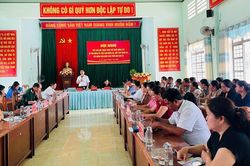 Lãnh đạo xã Ia Tul đối thoại với người dân