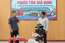 Phi&ecirc;n t&ograve;a giả định tuy&ecirc;n truyền ph&aacute;p luật về tảo h&ocirc;n tại x&atilde; Phước H&agrave;