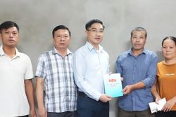 Trấn Yên trao hỗ trợ kinh phí làm nhà cho con đẻ người nhiễm chất độc hóa học