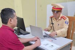Cảnh sát giao thông Lào Cai tiếp nhận phản ánh qua VNeTraffic, xử lý tài xế vượt xe không đúng quy định