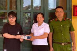 Công an xã Châu Quế kịp thời xác minh, trao trả 32 triệu đồng cho công dân chuyển khoản nhầm