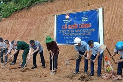 Trịnh Tường: Khởi công xây dựng nhà tình thương cho hộ có hoàn cảnh đặc biệt khó khăn