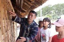 Người giữ lửa văn hóa nơi buôn làng