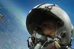 Mỹ chi 332,6 triệu USD duy trì hệ thống mũ ngắm JHMCS 240.000 USD cho tiêm kích