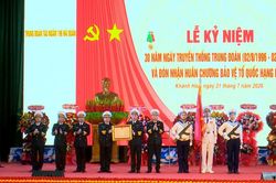 Trung đoàn Tàu ngầm 196 đón nhận Huân chương Bảo vệ Tổ quốc hạng Nhất