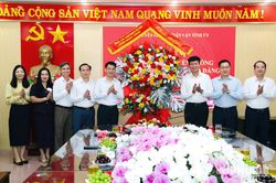Thường trực Tỉnh ủy chúc mừng 96 năm Ngày truyền thống ngành Tuyên giáo của Đảng