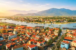 Một năm về chung một nhà...