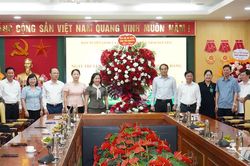 Đồng chí Bí thư Tỉnh ủy chúc mừng 96 năm Ngày truyền thống ngành Tuyên giáo của Đảng