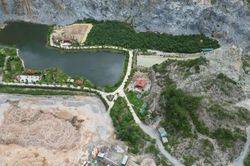 Trạm trộn bê tông, khu sinh thái 'mọc' trái phép, chính quyền phạt cho tồn tại