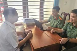 Thu học ph&iacute; tr&aacute;i quy định, 4 c&aacute;n bộ Trung t&acirc;m gi&aacute;o dục bị khởi tố