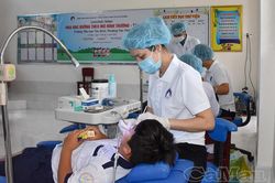 Khám sàng lọc răng miệng cho 200 học sinh