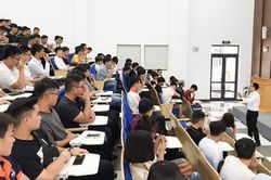 Tăng cường giáo dục lý luận chính trị trong hệ thống giáo dục quốc dân