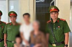 Đi ra ngoài rồi quên đường về nhà, cụ bà được cảnh sát giúp đoàn tụ gia đình