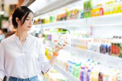 Muốn tiết kiệm thông minh, đừng cắt giảm 5 khoản chi này kẻo 'tiền mất tật mang'