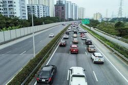 Vì sao Cục CSGT đề xuất dùng làn sát dải phân cách giữa trên cao tốc để vượt xe?