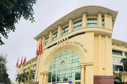 Đình chỉ học một năm hai nữ sinh y khoa livestream dọa 'tiêm thuốc độc'