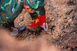 Đ&atilde; t&igrave;m được 160 h&agrave;i cốt liệt sĩ tại C&ocirc;ng vi&ecirc;n L&ecirc; Thị Ri&ecirc;ng