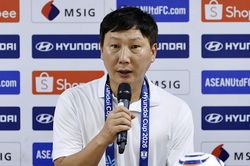 Đình Bắc bị thay sớm, HLV Kim Sang-sik nói thẳng 'chưa làm tốt'
