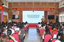 Phường Phú Thượng: Bồi dưỡng lý luận chính trị, nâng cao năng lực số cho đội ngũ giáo viên