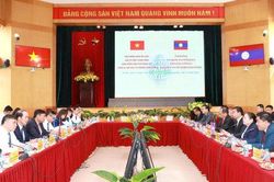 Hà Nội trao đổi kinh nghiệm quản trị chính quyền địa phương hai cấp với Lào