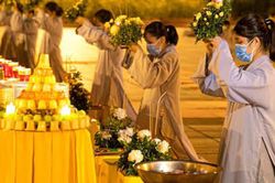 Khi trang phục là tiếng lòng hiếu đạo trong ngày Lễ Vu Lan