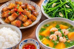 Cuối tháng rồi, thử nấu mâm cơm 79.000 đồng này xem cả nhà có khen không!