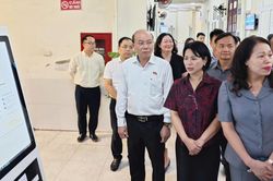 Đề xuất cơ chế đột phá thu hút, giữ chân nhân lực y tế tuyến cơ sở